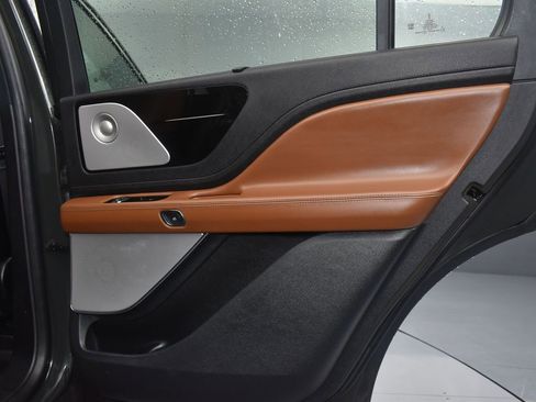 Certified 2023 Lincoln Aviator Reserve w/ Equipment Group 201A image 25