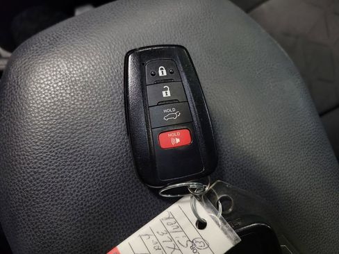 Used 2021 Toyota RAV4 XLE w/ Convenience Package image 15