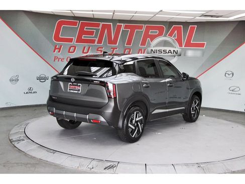 Used 2026 Nissan Kicks SV FWD image 4