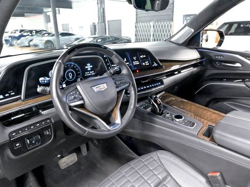Used 2024 Cadillac Escalade Premium Luxury Platinum AWD/4WD image 8