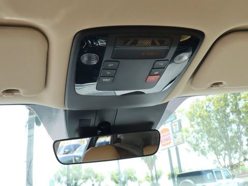 Used 2024 Kia Carnival EX FWD image 32