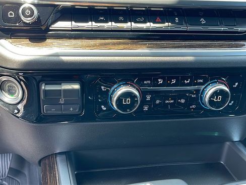 New 2025 GMC Sierra 1500 Elevation image 19