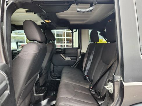 Used 2017 Jeep Wrangler Unlimited Sport w/ Quick Order Package 24S AWD/4WD image 40