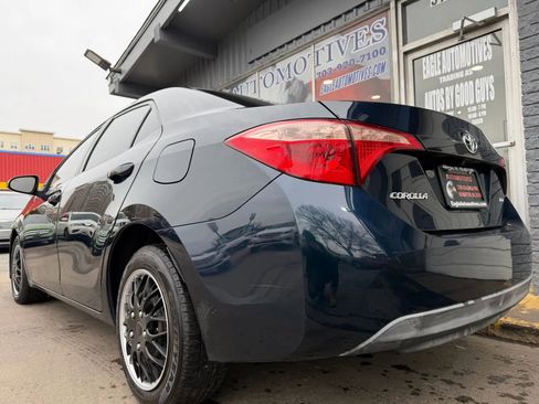 Used 2018 Toyota Corolla LE image 5