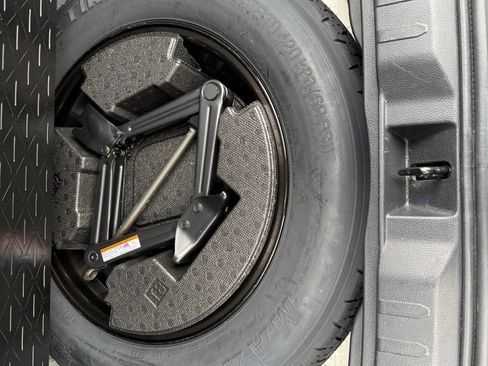 Used 2022 Toyota RAV4 XLE Premium image 29