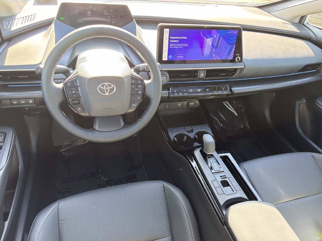 Used 2025 Toyota Prius FWD image 8