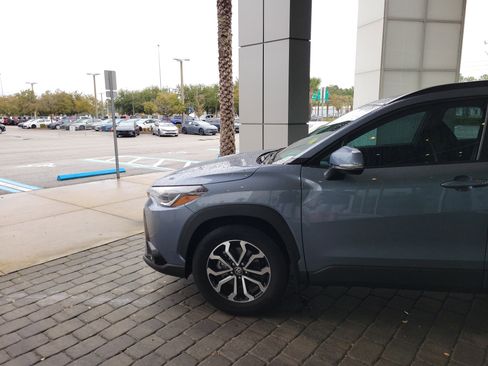 Certified 2024 Toyota Corolla Cross SE image 2