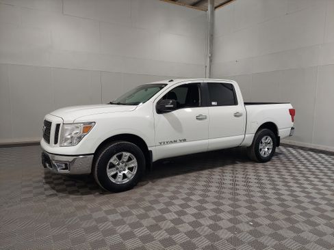 Used 2019 Nissan Titan SV image 1