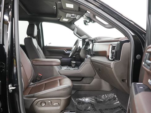 Used 2023 GMC Sierra 1500 Denali w/ Technology Package AWD/4WD image 11