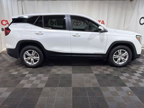 Used 2024 GMC Terrain SLE image 7