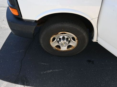 Used 2014 Chevrolet Express 3500 RWD image 11
