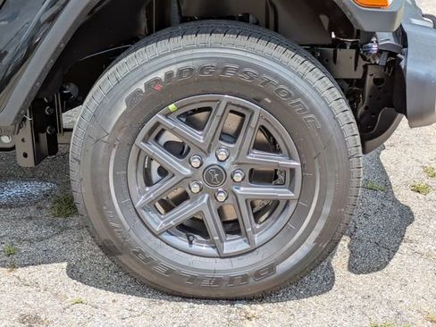 New 2025 Jeep Gladiator Sport image 11