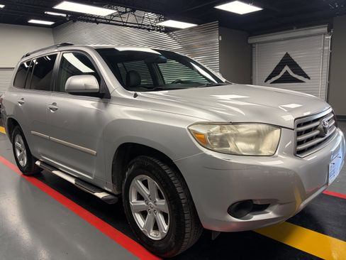 Used 2010 Toyota Highlander 2WD image 6