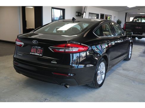 Used 2020 Ford Fusion SE FWD image 7