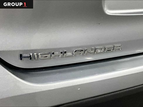 Certified 2025 Toyota Highlander XLE AWD/4WD image 10