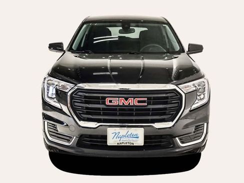 Used 2024 GMC Terrain SLE image 3