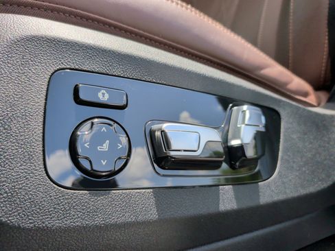 Used 2025 BMW X6 M60i AWD/4WD image 28