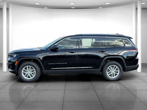 Used 2022 Jeep Grand Cherokee L Laredo w/ Luxury Tech Group I AWD/4WD image 4