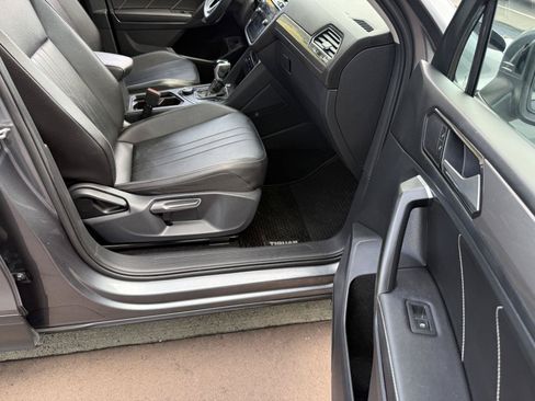 Used 2022 Volkswagen Tiguan SE AWD/4WD image 21