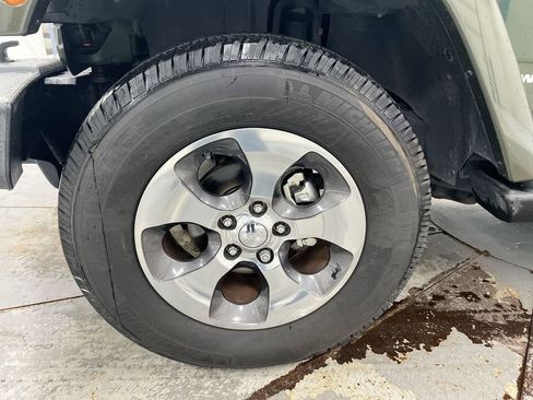 Used 2008 Jeep Wrangler Sahara w/ Dual Top Group image 24