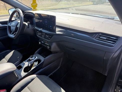 Certified 2024 Ford Escape ST-Line w/ Tech Pack #1 image 9