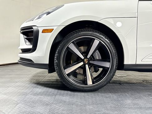 Certified 2023 Porsche Macan AWD/4WD image 29