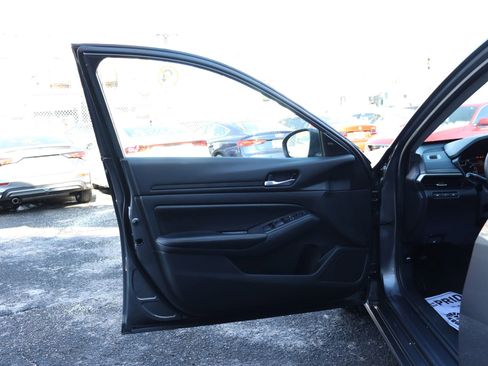 Used 2024 Nissan Altima 2.5 SV image 9