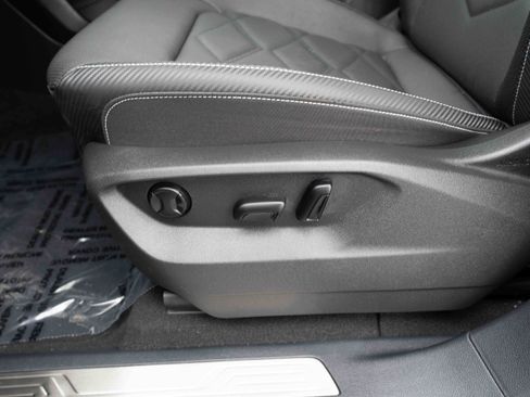 Used 2024 Volkswagen Atlas Cross Sport SE image 12