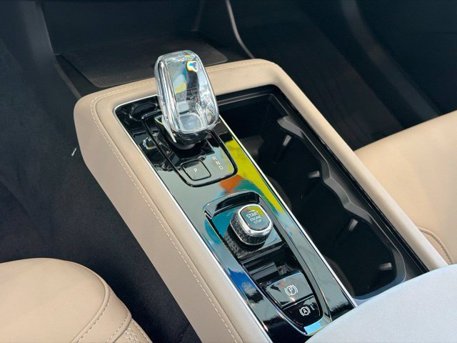 New 2026 Volvo XC90 T8 Plus w/ Protection Package Premier AWD/4WD image 18