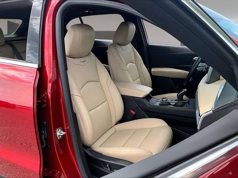 Used 2024 Cadillac XT4 Premium Luxury w/ Active Safety Package FWD image 7