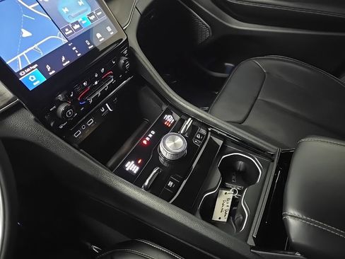 Used 2023 Jeep Grand Cherokee Overland AWD/4WD image 29