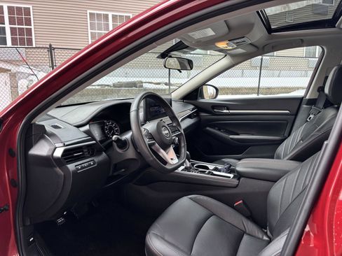 Used 2024 Nissan Altima 2.5 SR w/ SR Premium Package image 9