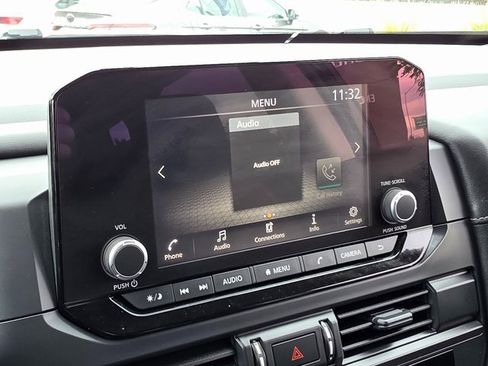 Used 2024 Nissan Pathfinder S image 28