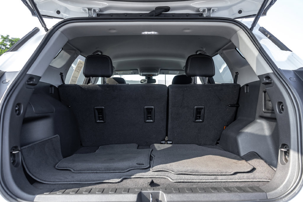 Used 2023 GMC Terrain SLE w/ Driver Convenience Package FWD image 30