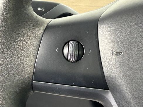 Used 2023 Tesla Model Y Performance AWD/4WD image 22