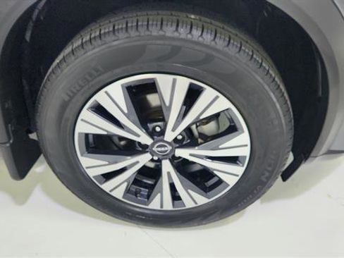 Used 2023 Nissan Rogue SV image 33