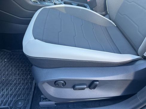 New 2025 Volkswagen Taos SE image 16