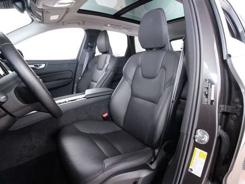 Used 2025 Volvo XC60 B5 Plus AWD/4WD image 23
