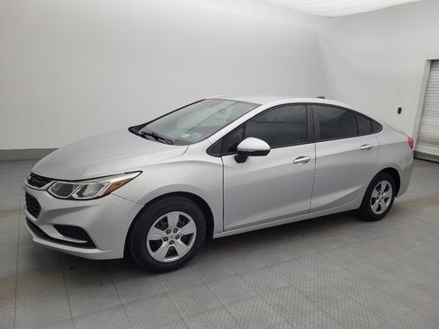 Used 2018 Chevrolet Cruze LS image 2