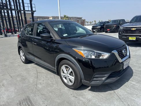 Used 2020 Nissan Kicks S image 3