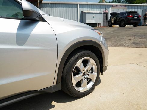 Used 2021 Honda HR-V LX image 18