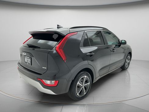 Used 2024 Kia Niro EX w/ EX Cold Weather Package FWD image 5
