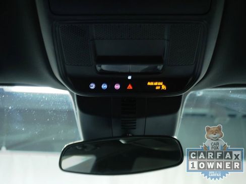 Used 2025 Chevrolet Traverse LT FWD image 23