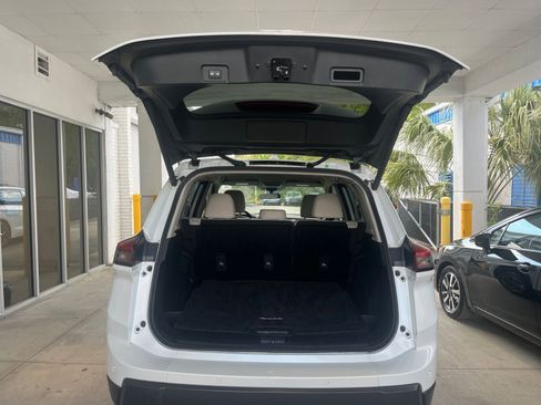 Used 2025 Nissan Rogue SV image 32