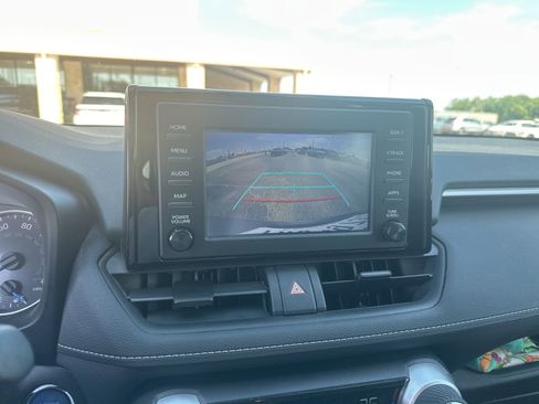 Used 2019 Toyota RAV4 XLE AWD/4WD image 14