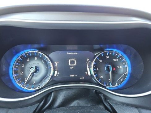 Used 2023 Chrysler Pacifica Touring-L image 21