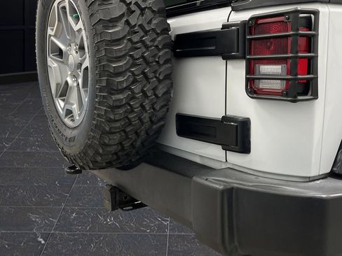 Used 2016 Jeep Wrangler Unlimited Rubicon image 27