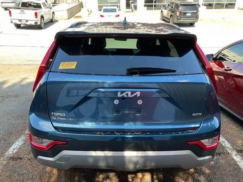 Used 2024 Kia Niro EX FWD image 5