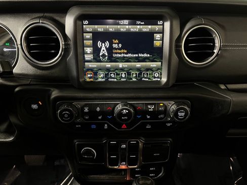 Used 2022 Jeep Wrangler Unlimited Sahara w/ Cold Weather Group AWD/4WD image 17
