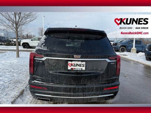 Used 2022 Cadillac XT6 Premium Luxury image 7